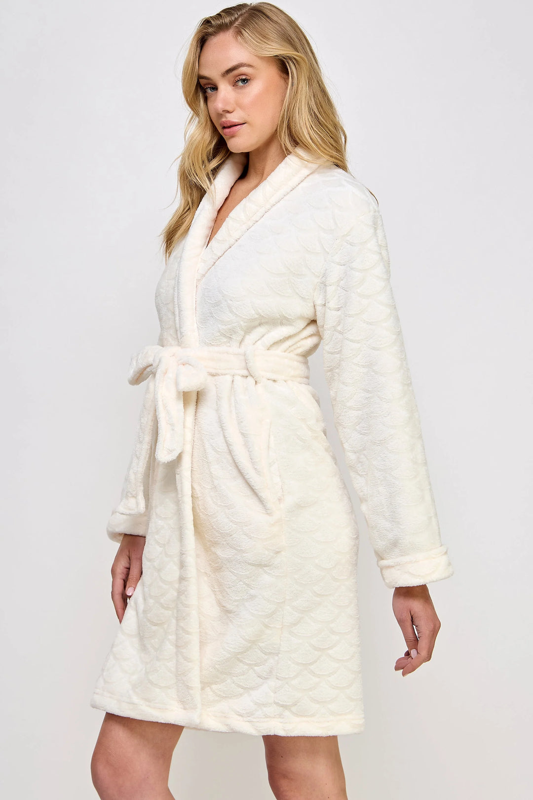 2490 Ariel Robe