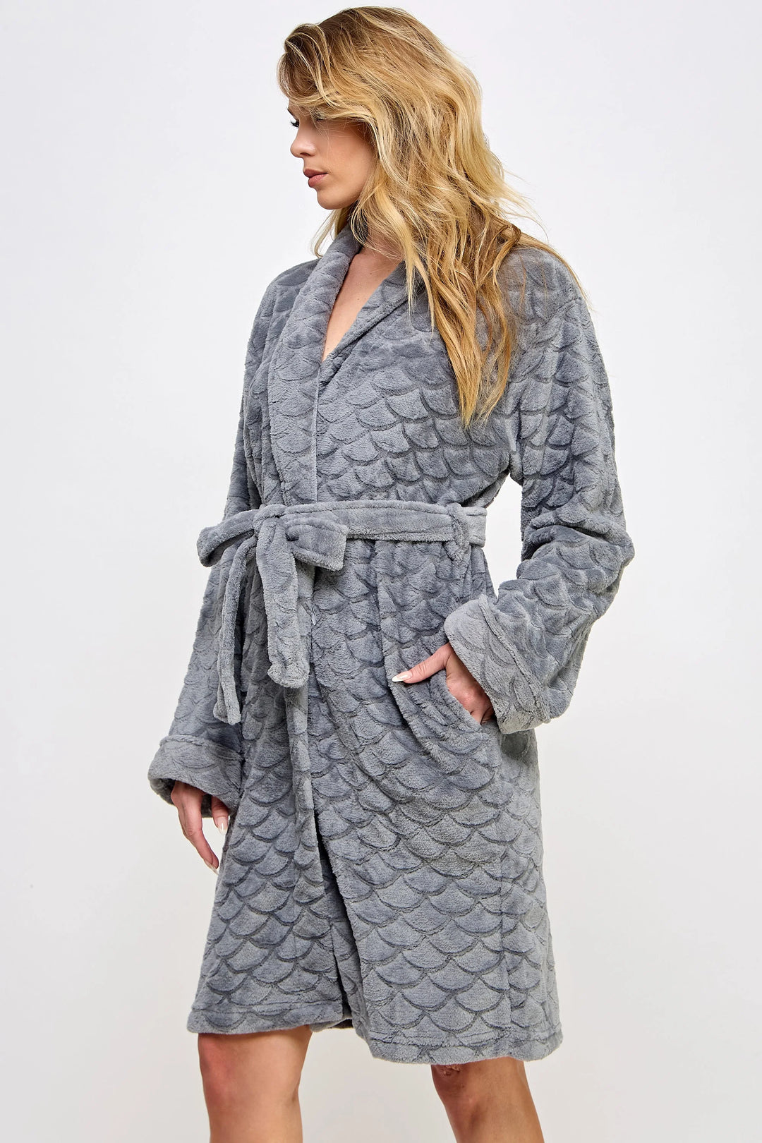 2490 Ariel Robe