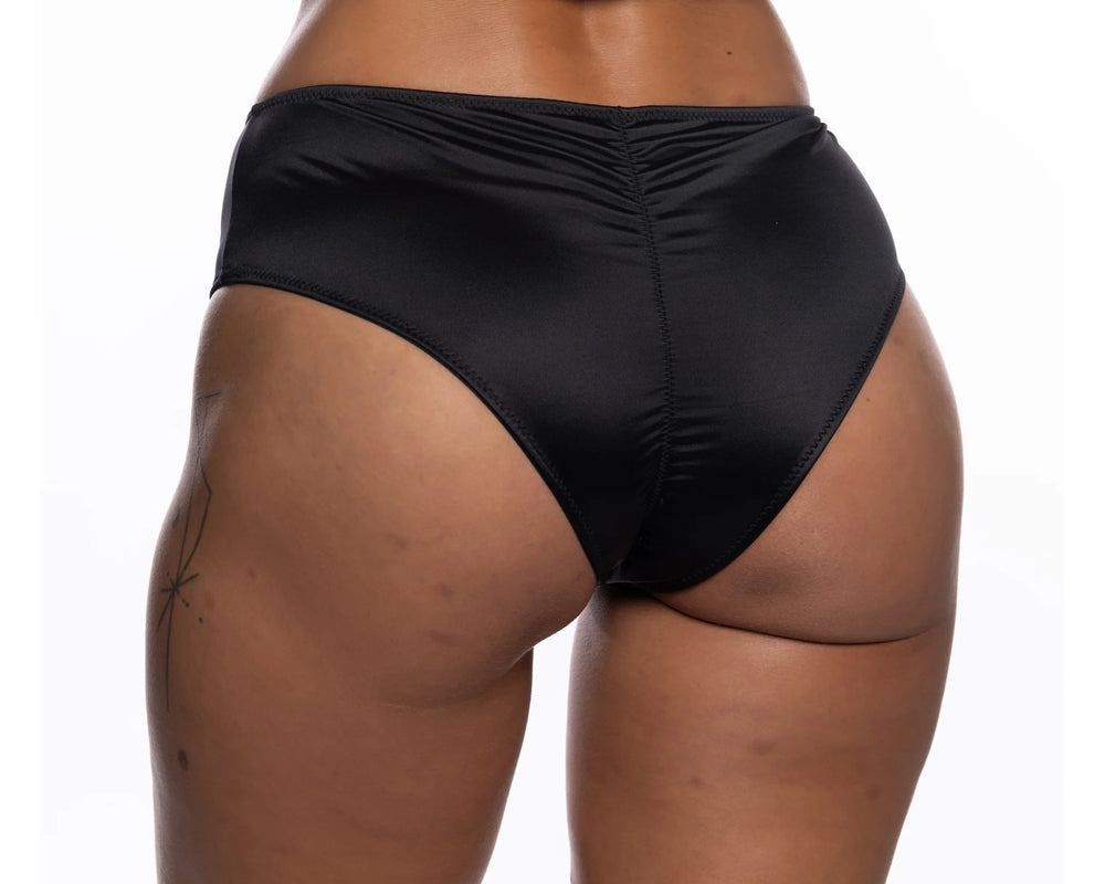 LI1141 - ESSENTIALS - SHORTS